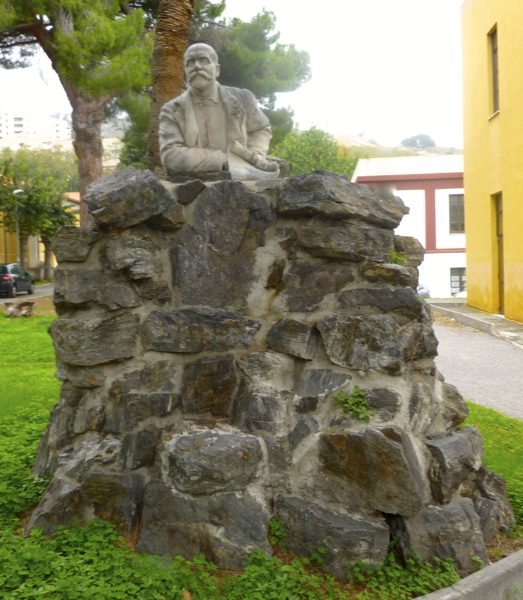 Lorenzo Mandalari's bust (1).jpg